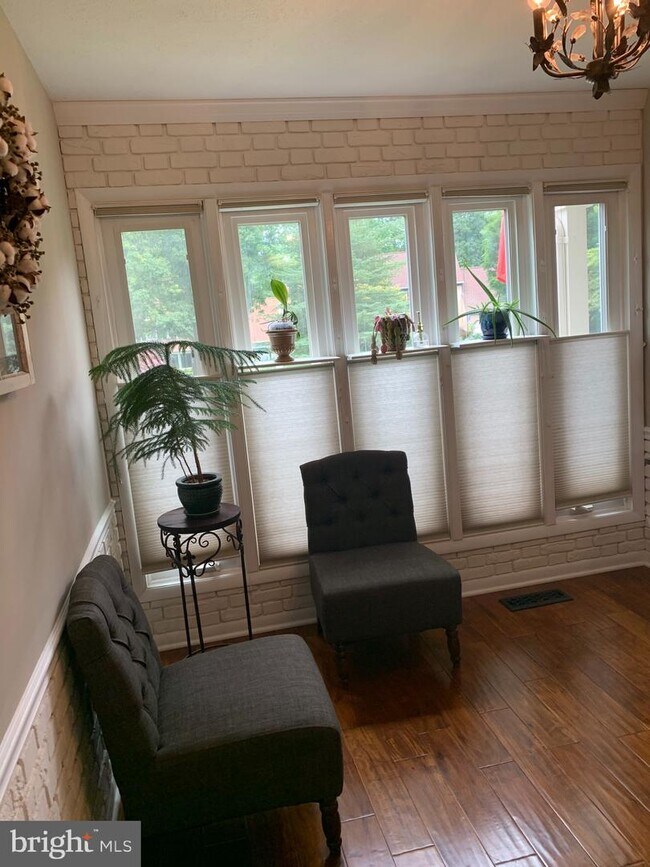 Building Photo - 15524 Royal Crescent Ct