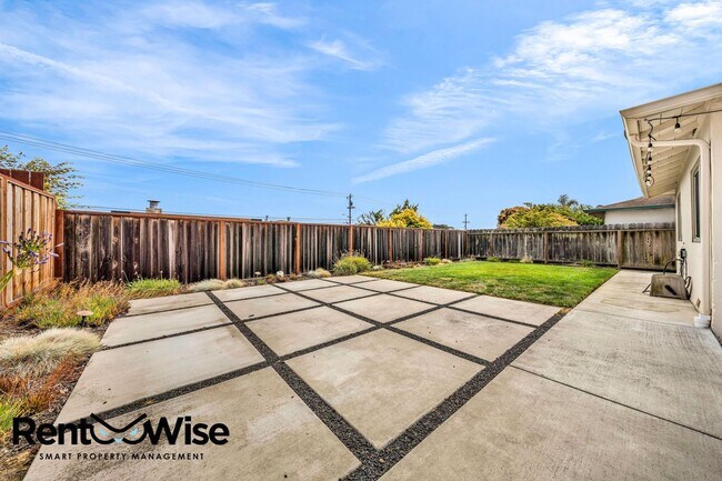 Building Photo - 338 Arbor Dr