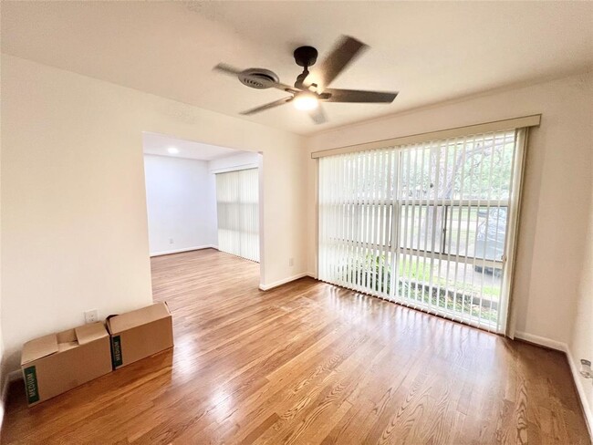 Building Photo - 5546 Beechnut St