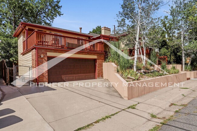 Building Photo - Stunning Home with Washer/Dryer and Gas Grill