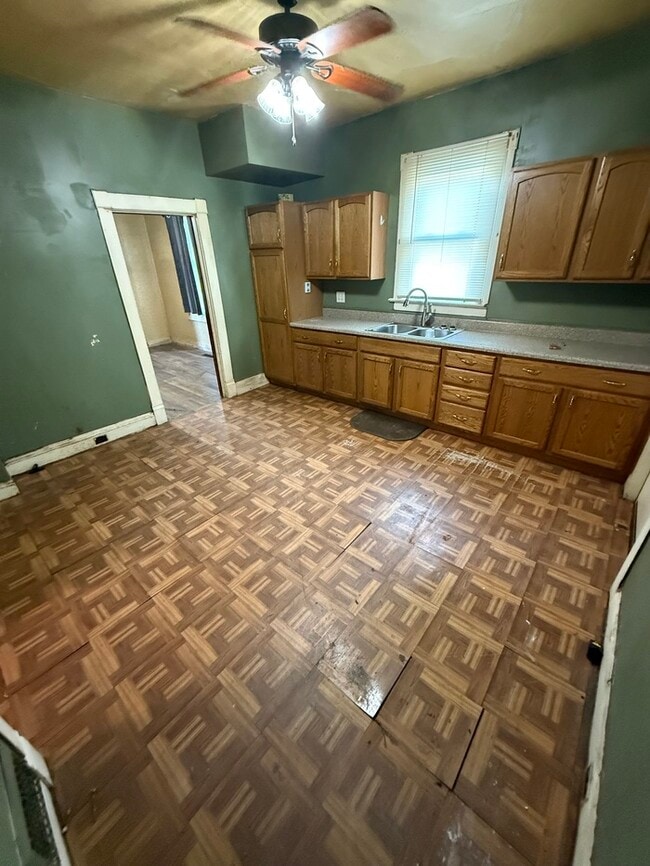 Building Photo - 2254 Lee Ave