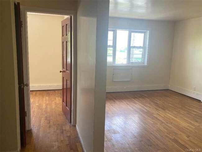 Building Photo - 943 Arnow Ave