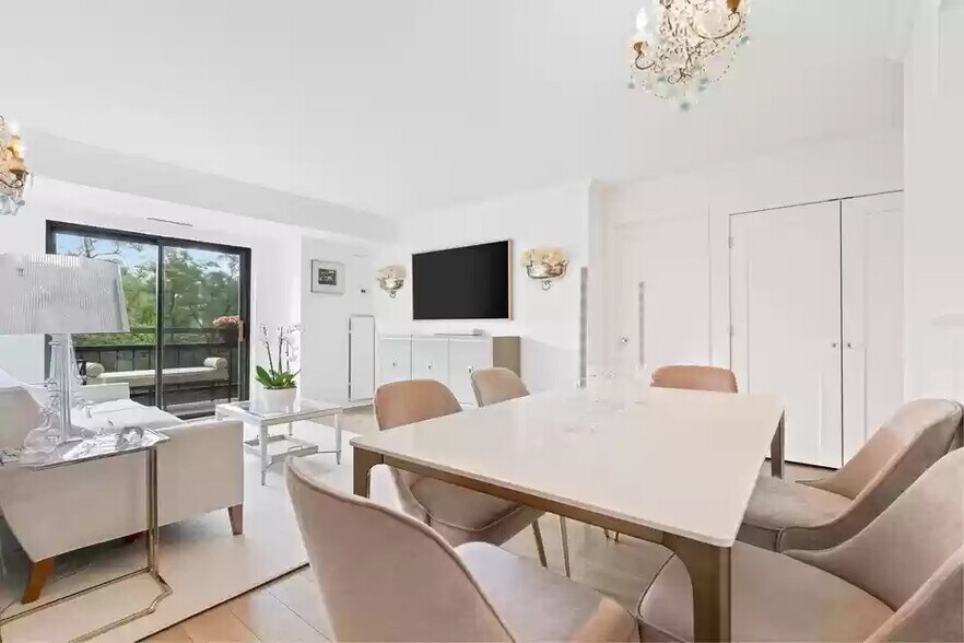 Building Photo - 2111 Wisconsin Ave NW