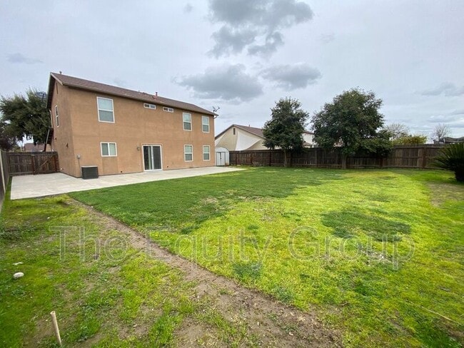 Building Photo - 4421 W Elkhorn Ave