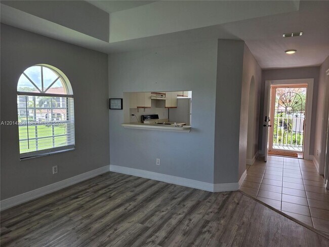 Building Photo - 575 Augusta Blvd