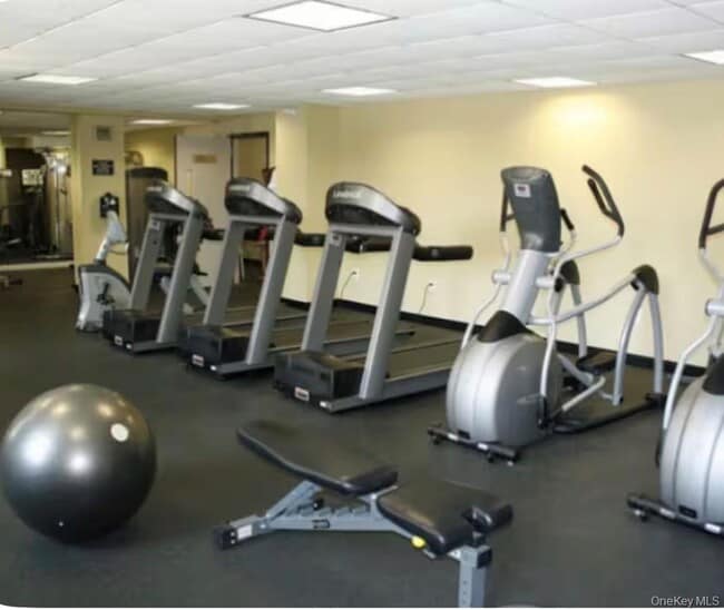 Building Photo - 100 W Broadway