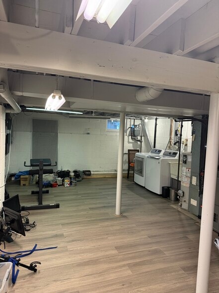 Building Photo - 118 N Bridge St