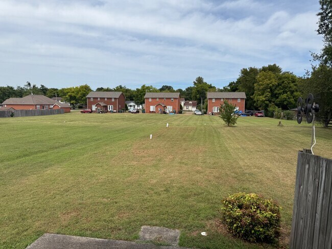 Building Photo - 705 Vanview Dr