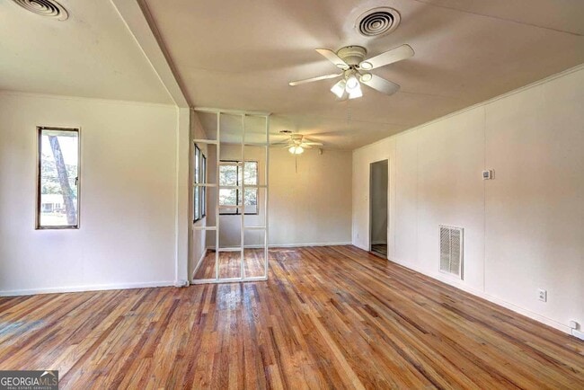 Building Photo - 1367 Canterbury Rd