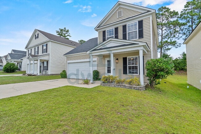 Building Photo - "Charming 3-Bedroom Retreat with 2.5 Baths...
