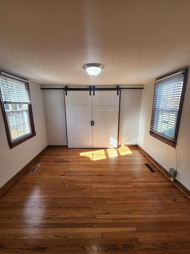 Building Photo - Chapel Hill / 3br House on N. Graham St AVAILABLE NOW