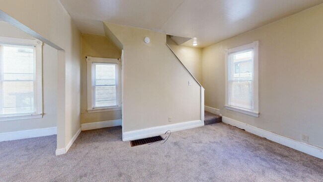 Building Photo - 4 Bed 2 Bath Single Family Home for Rent in Butler, PA