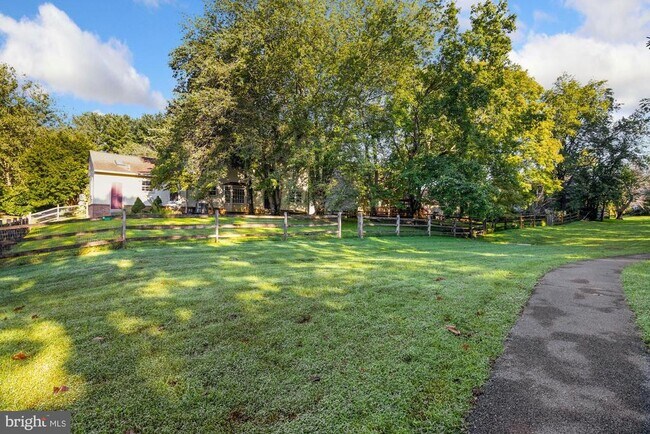 Building Photo - 8208 Gainsborough Ct W