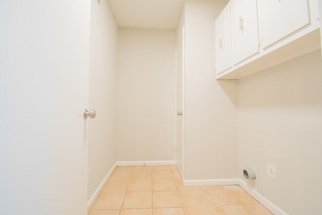 Building Photo - Renovated 3BR/2B home in 38134
