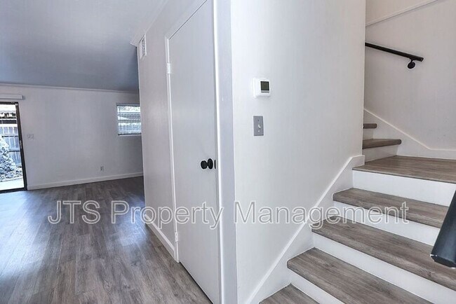 Building Photo - 9 Derow Ct