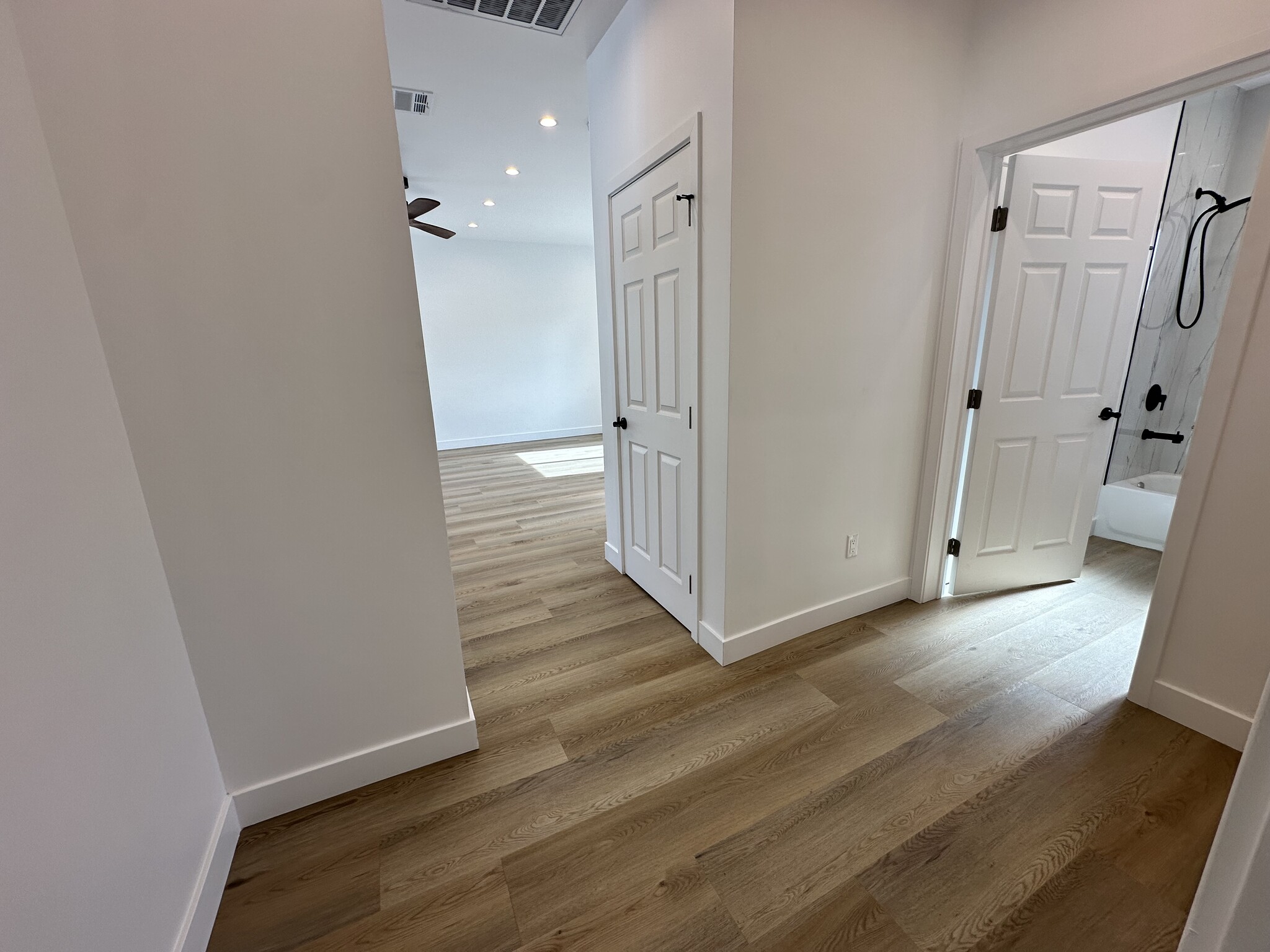 Building Photo - 3617 W Victory Blvd