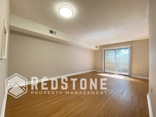 Building Photo - 727 S Broad St