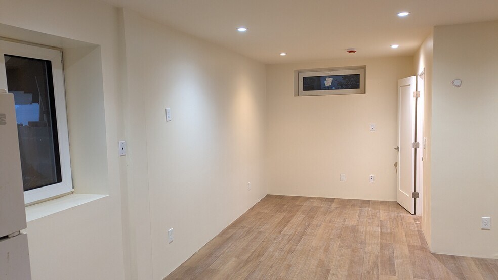 Building Photo - 2045 Pimmit Dr