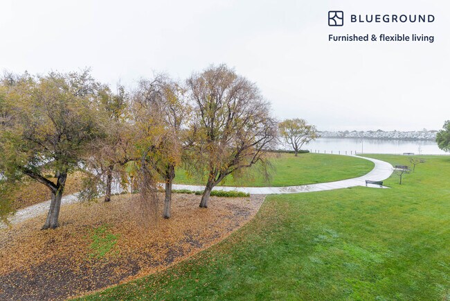 Building Photo - 950 E Hillsdale Blvd