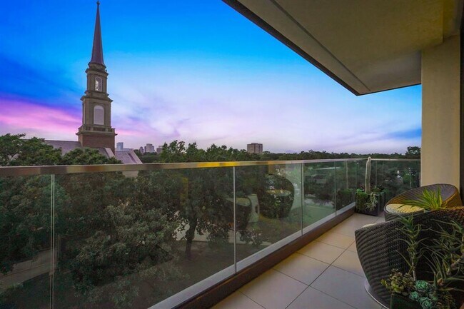 Building Photo - 3433 Westheimer Rd