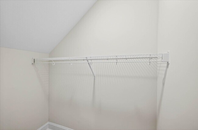 Building Photo - 4 Bedroom Pet Friendly Home For Rent with Club House, Comm. Pool, & Comm Gym Access!