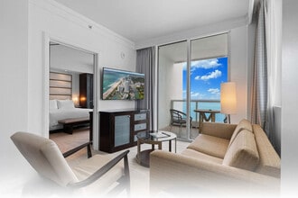 Building Photo - 4391 Collins Ave