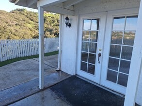 Building Photo - 954 Surrey Dr