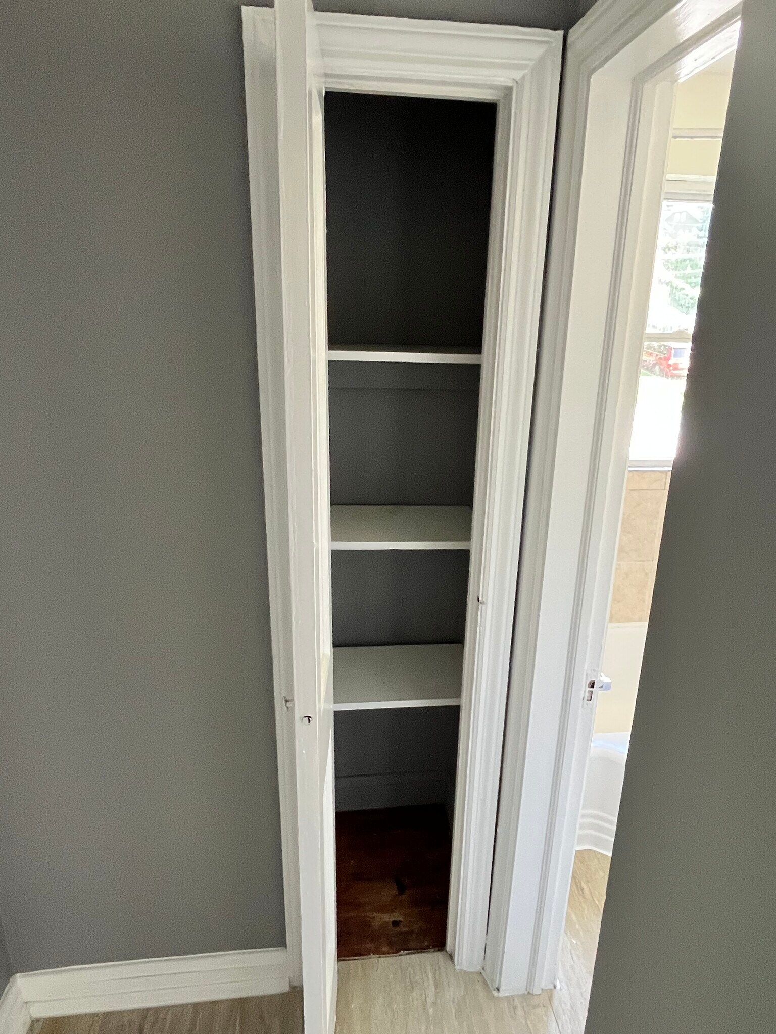 Linen closet - 3001 Lawina Rd