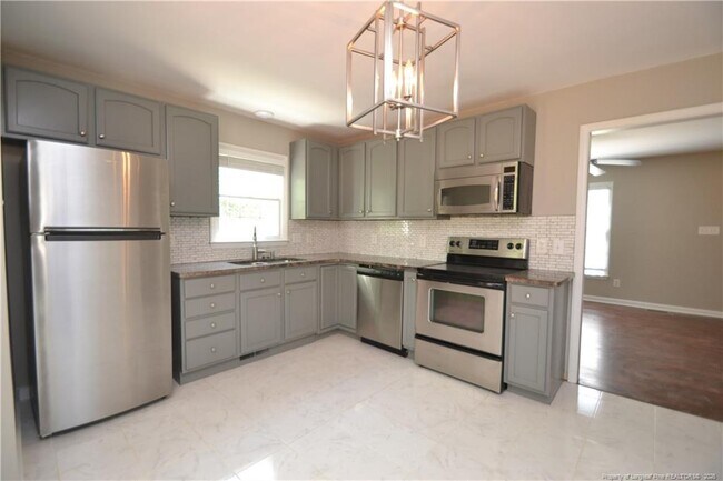 Building Photo - 804 Curtiss Dr