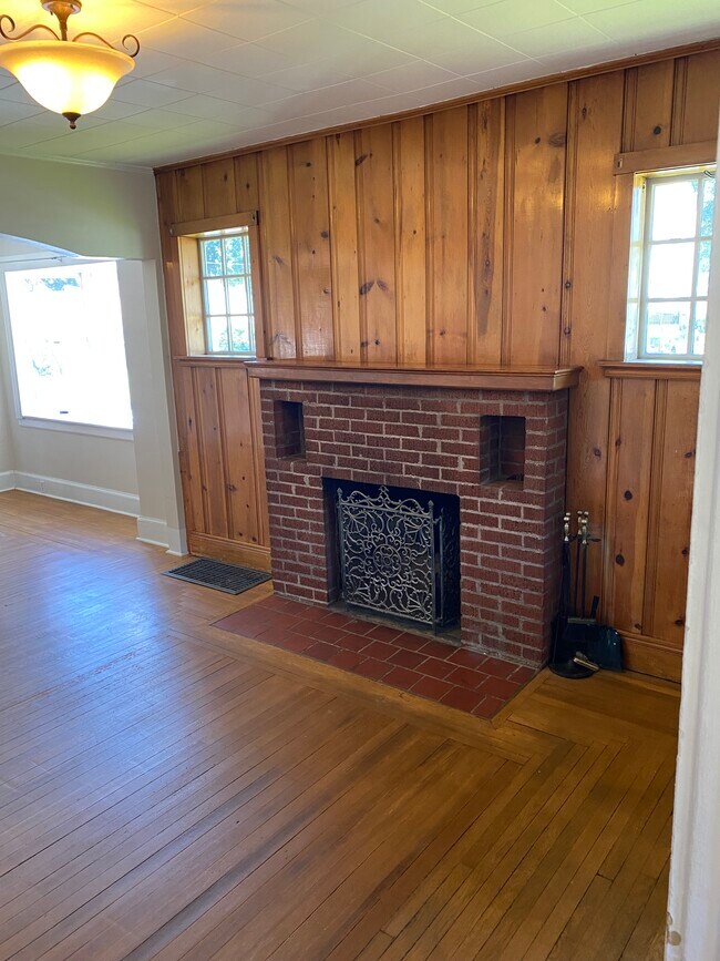 Living & Dining Room - 46 Dix Ave