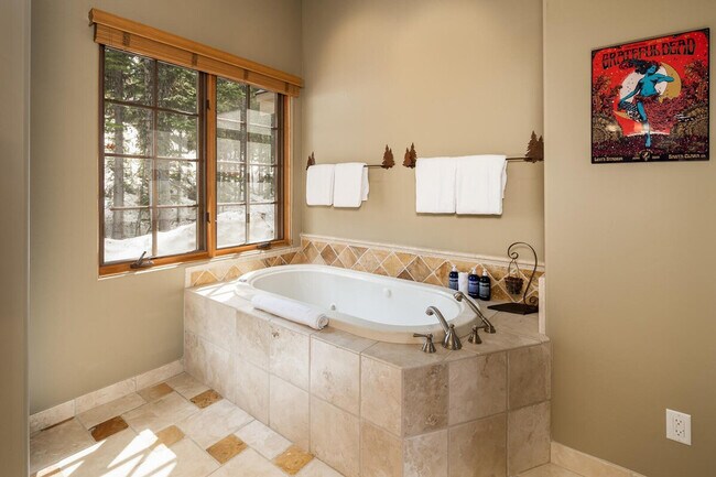 Building Photo - 4 Mountain Home Rd