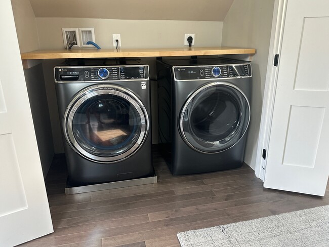 Building Photo - 20 Somerset St