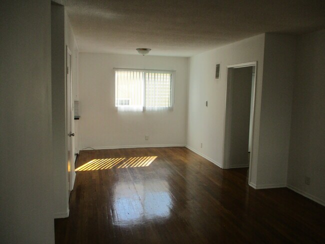 Building Photo - 1435 N Fairfax Ave