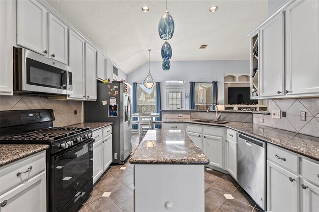 Building Photo - 2105 Mossy Trail Dr
