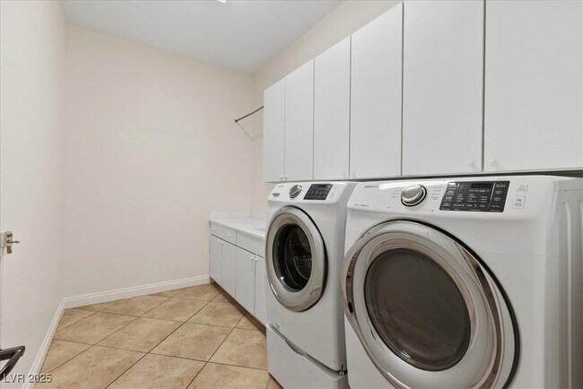 Building Photo - 7381 Summer Duck Way