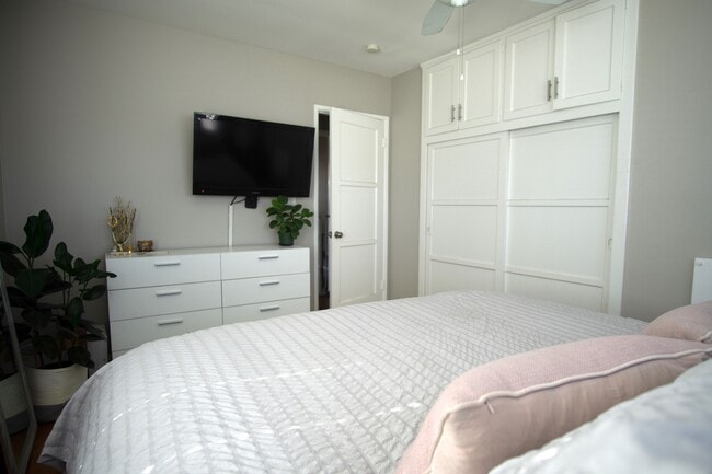 Building Photo - 1953 Rowan St