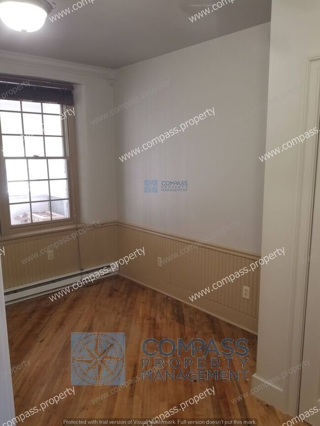 Building Photo - $995 - 1 Bedroom Apartment PLUS OFFICE are...