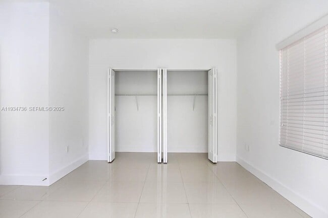 Building Photo - 15670 SW 11th Terrace