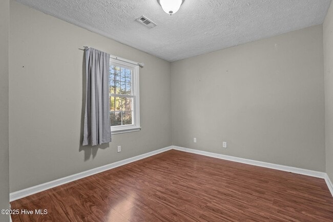 Building Photo - 215 Canterbury Rd