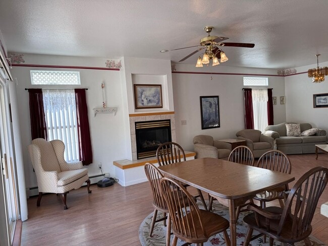 Building Photo - Fully Furnished 3Bed, 2Bath, 2Car Garage in Grand Junction City!!!!