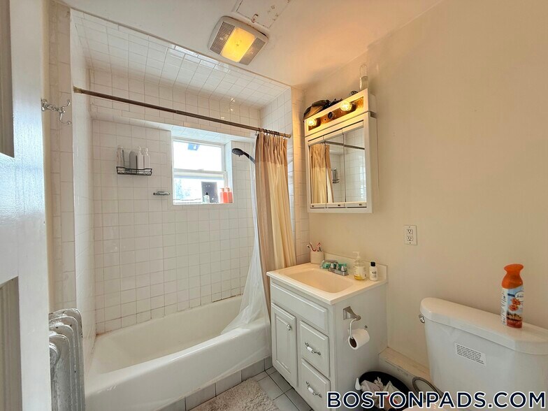 Building Photo - 452 Park Dr