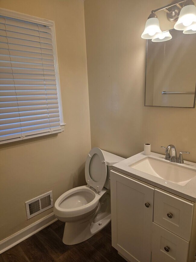 Building Photo - Beautiful Home Just Hit the Market