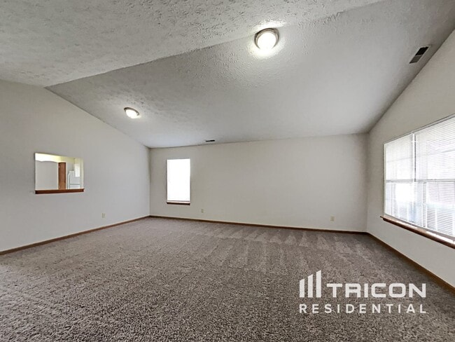 Building Photo - 1372 Evergreen Dr