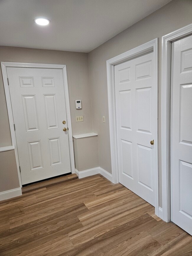 Building Photo - 9 Baxter Cir