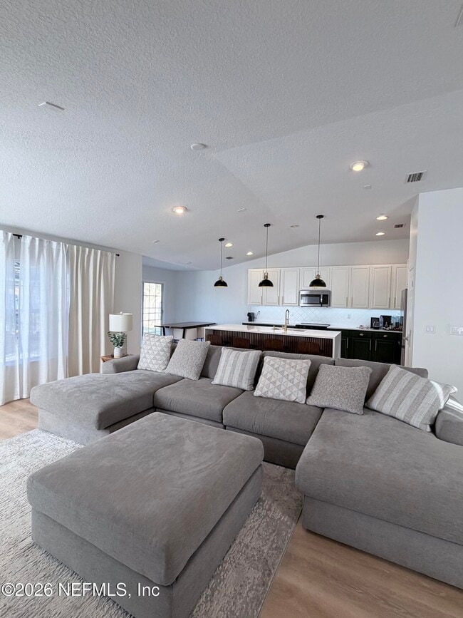 Building Photo - 4014 Cedar Bluff Ln