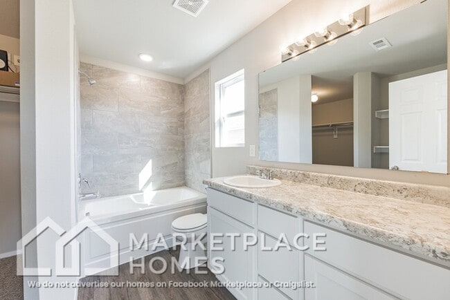 Building Photo - 981 E Starling St