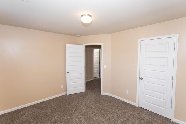 Building Photo - 4632 Southwind Rd