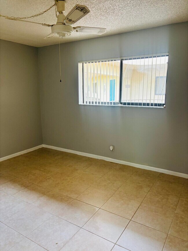 Building Photo - 5190 Las Verdes Cir