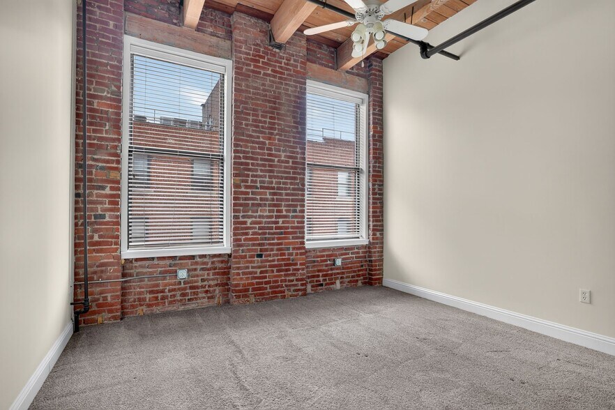 Building Photo - 612 Central St
