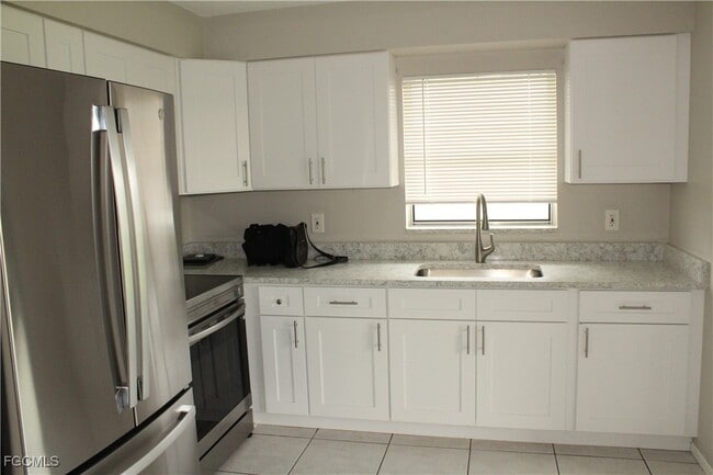 Building Photo - 511 SE 5th Pl